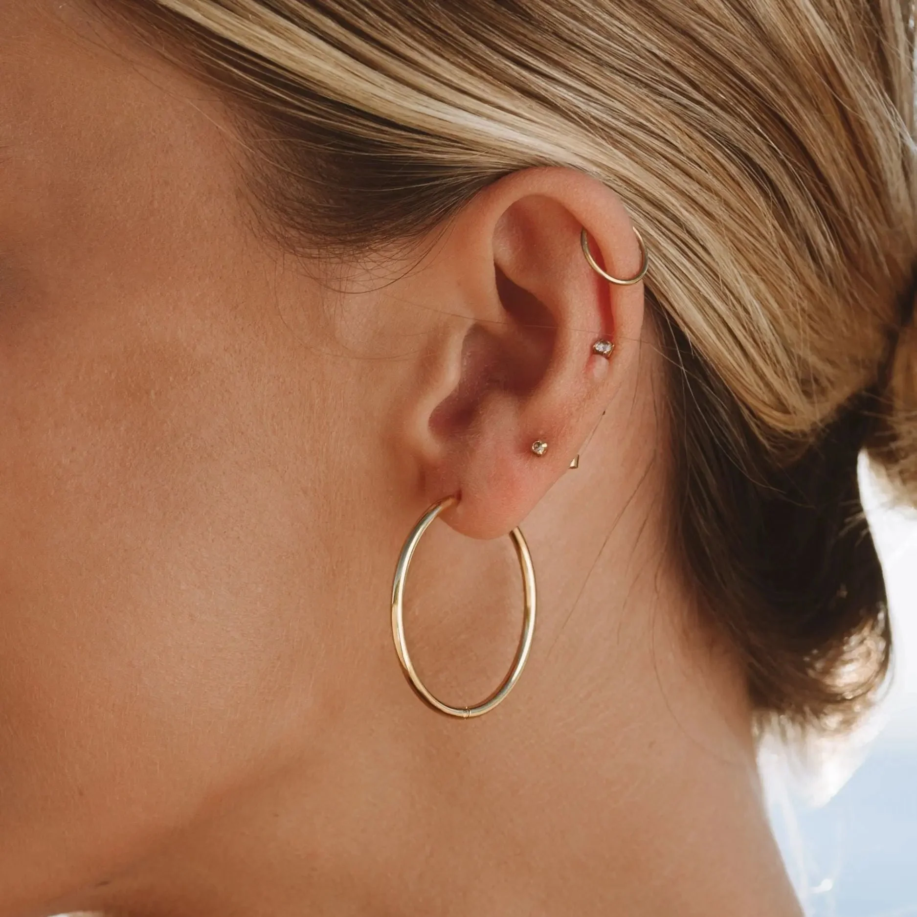 Schlichte Huggie-Earrings - Image 4