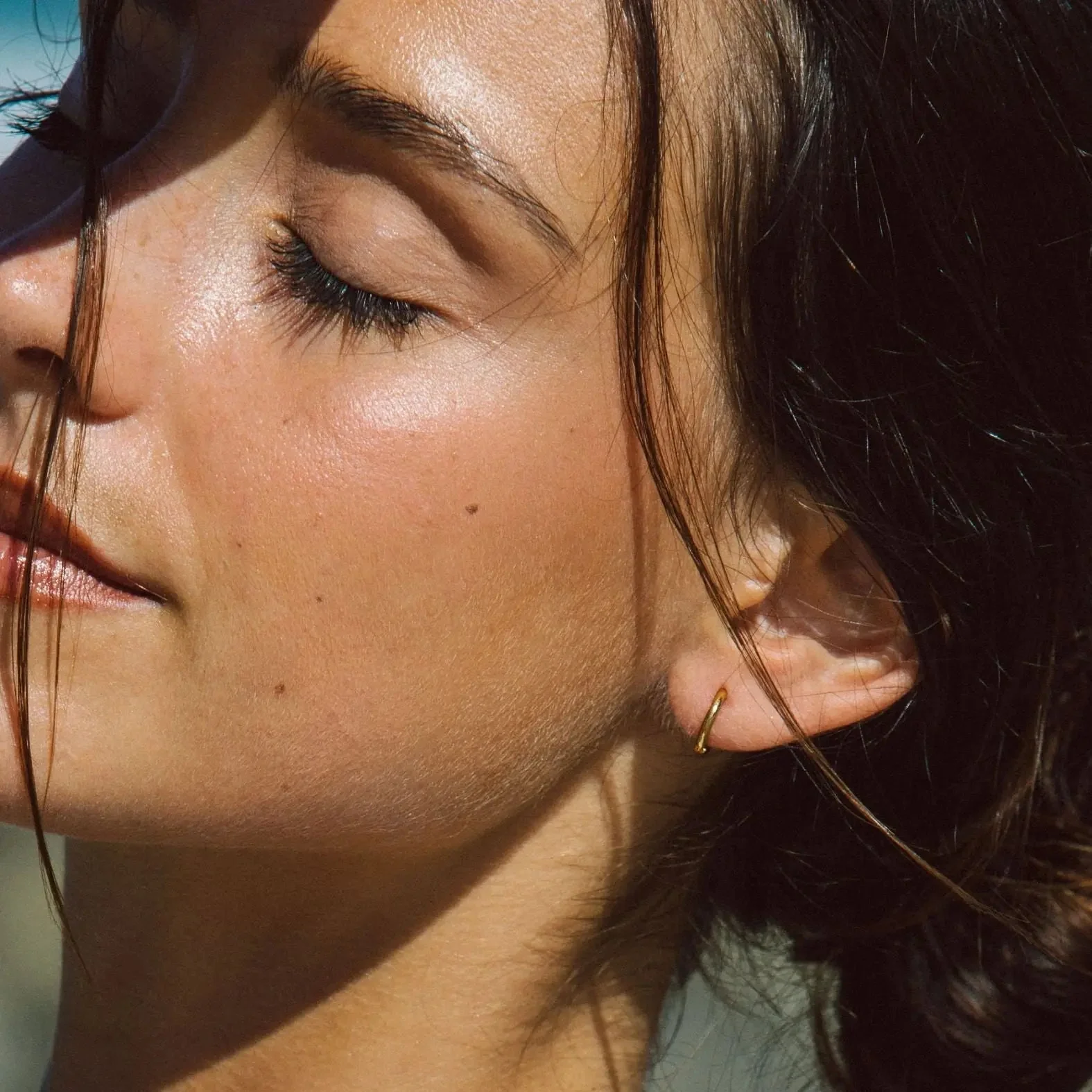 Kleine Huggie-Hoop-Earrings - Image 3