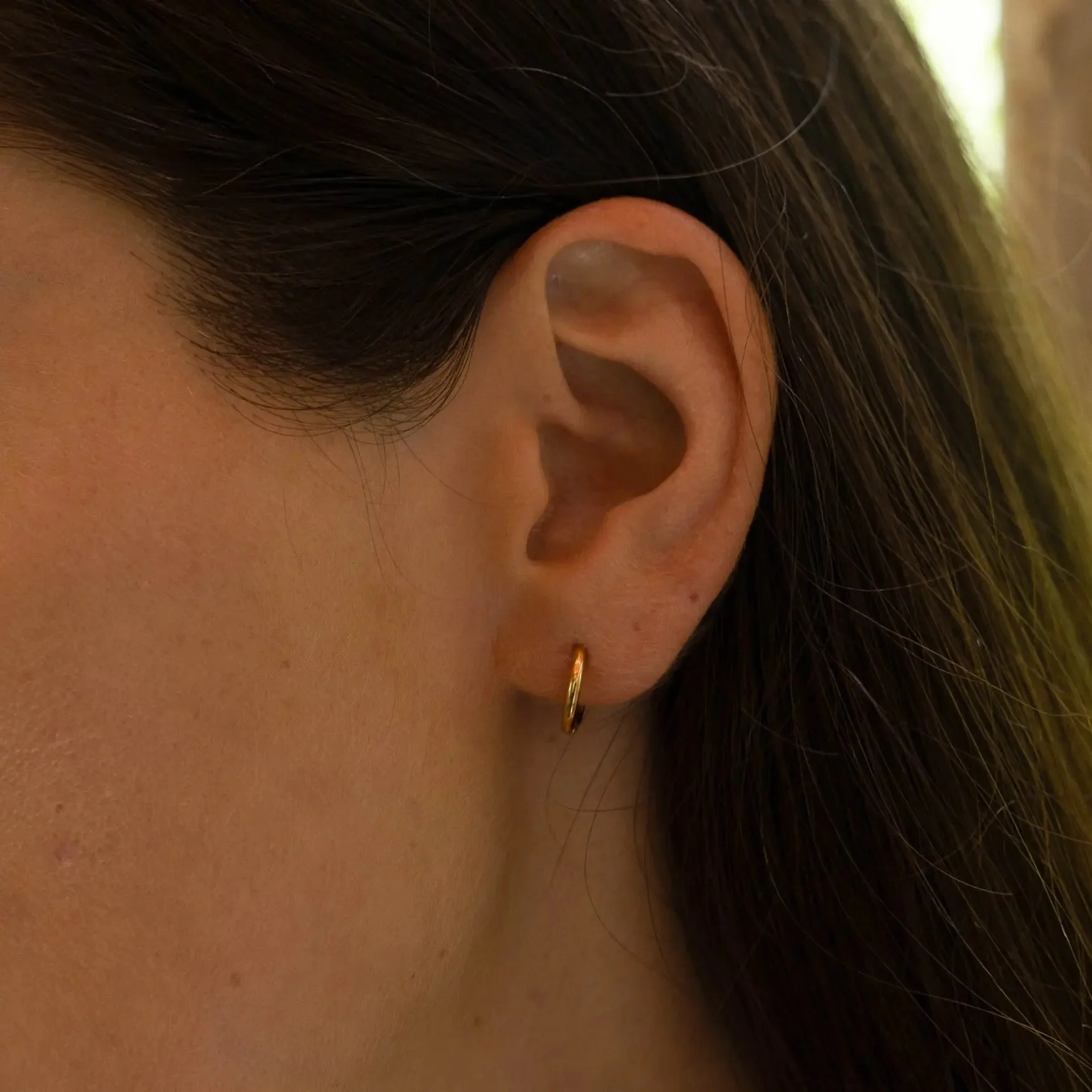 Kleine Huggie-Hoop-Earrings - Image 4