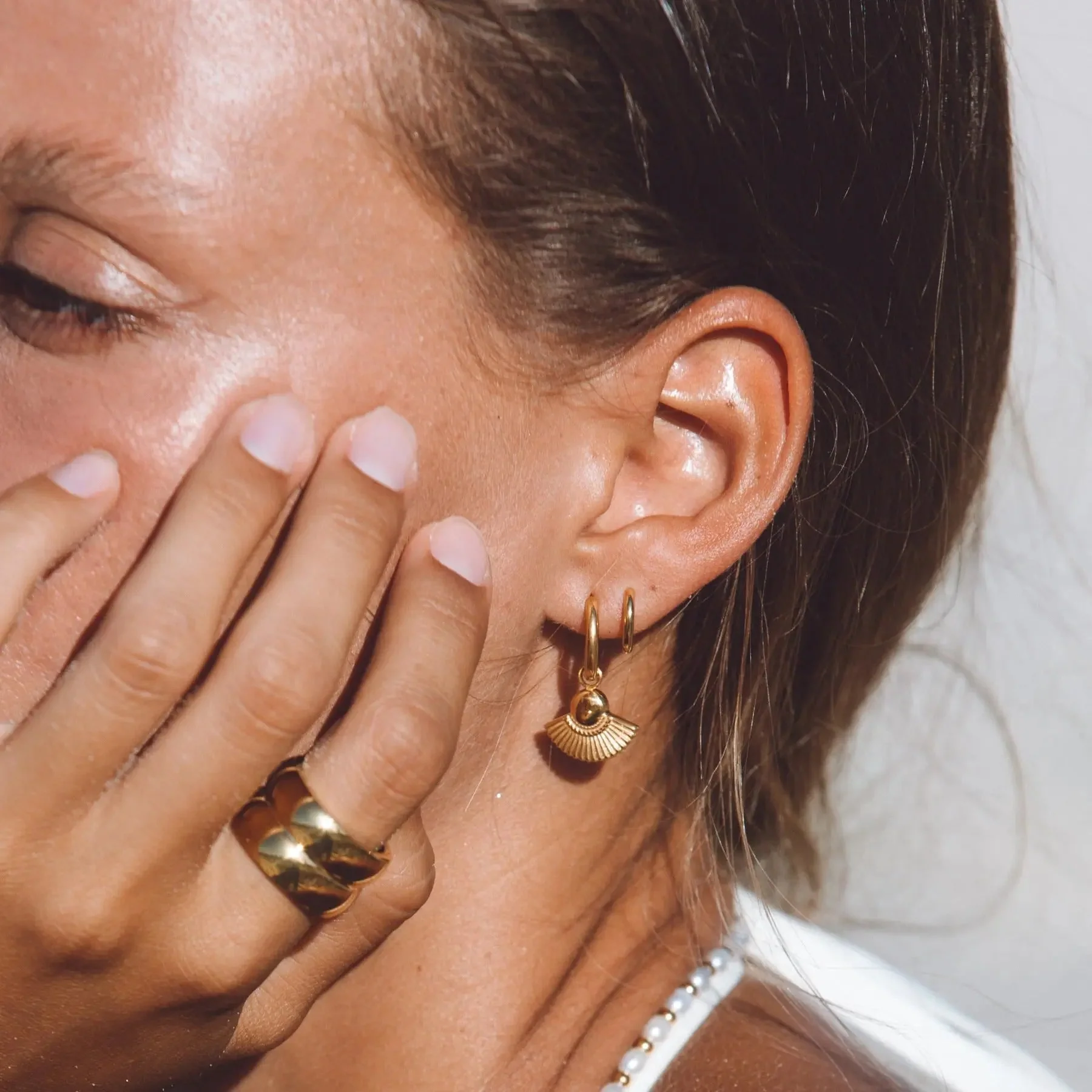 Kleine Huggie-Hoop-Earrings - Image 5