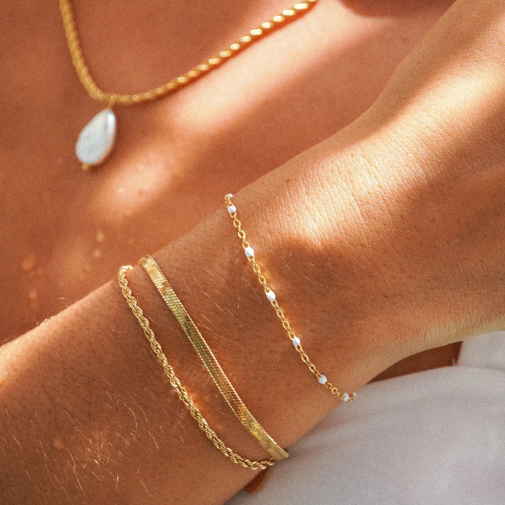 Weiße Perlenarmband - Image 2